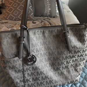 Michael Kors Jet Set Tote
